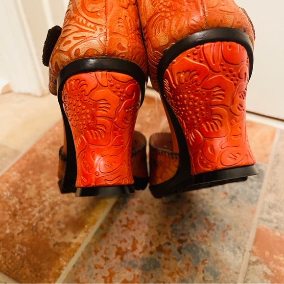 🍊NWOB!!Sassy Super Lady Star Orange Leather Embossed Cutout Heels! - Picture 11 of 14